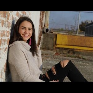 Meet your Posher, Hallie